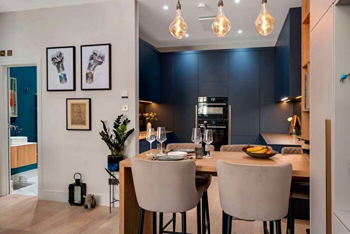 1 Bedroom Flat To Rent In Water Lane, Richmond, TW9