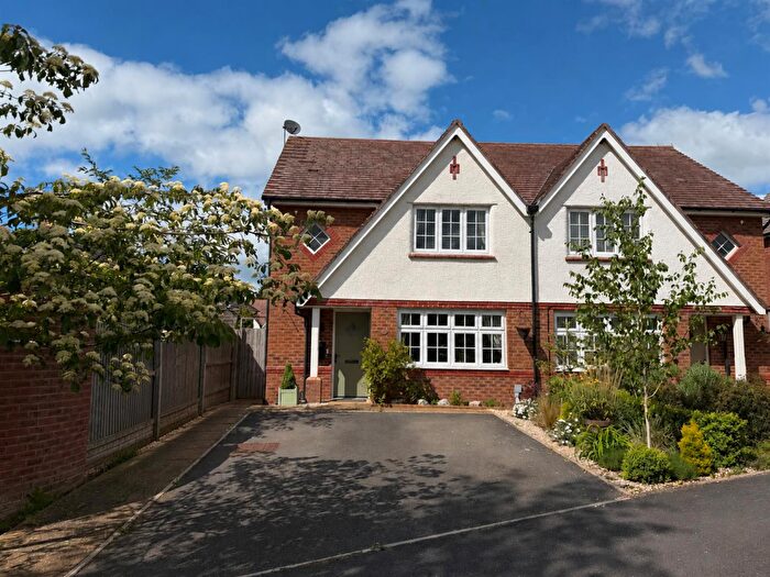 3 Bedroom Semi Detached House For Sale In Glebe Road, Alcester, B49