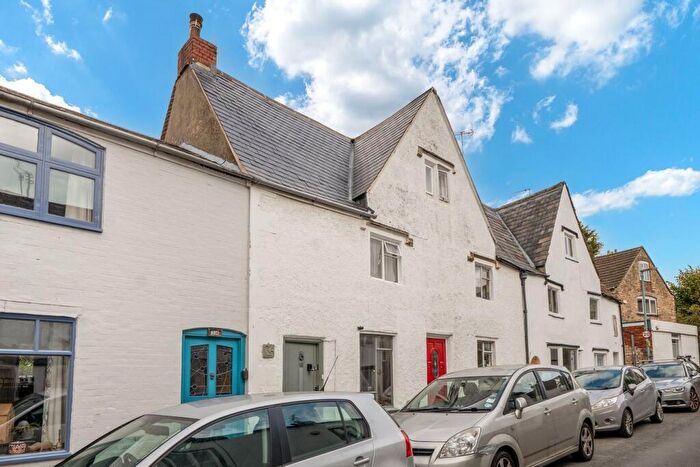 3 Bedroom Cottage For Sale In Lower Street, Stroud, GL5