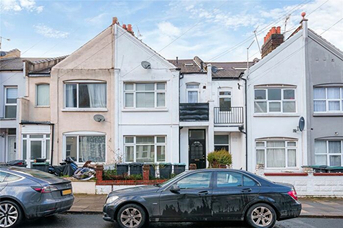 1 Bedroom Flat To Rent In Lascotts Road, Wood Green, London, N22