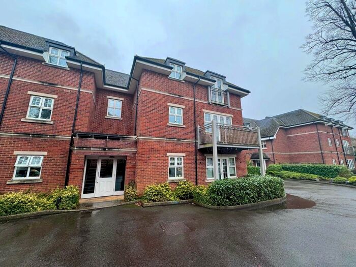 2 Bedroom Apartment To Rent In Bramshott Place, Fleet, GU51