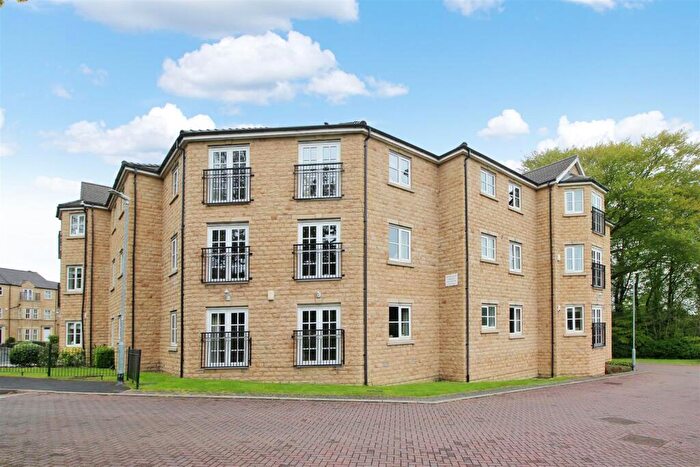 2 Bedroom Apartment For Sale In Almond Court, Northowram, Halifax, HX3