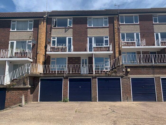 2 Bedroom Flat To Rent In Amersham Hill, High Wycombe, HP13