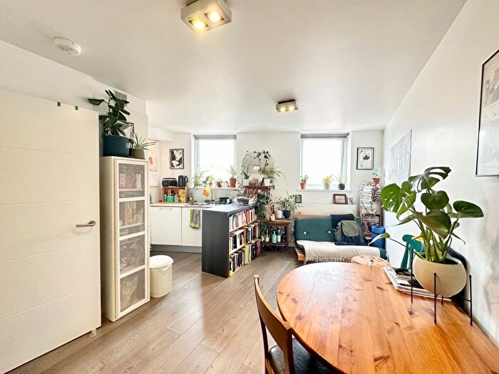 1 Bedroom Apartment To Rent In St. Pauls Road, London, N1
