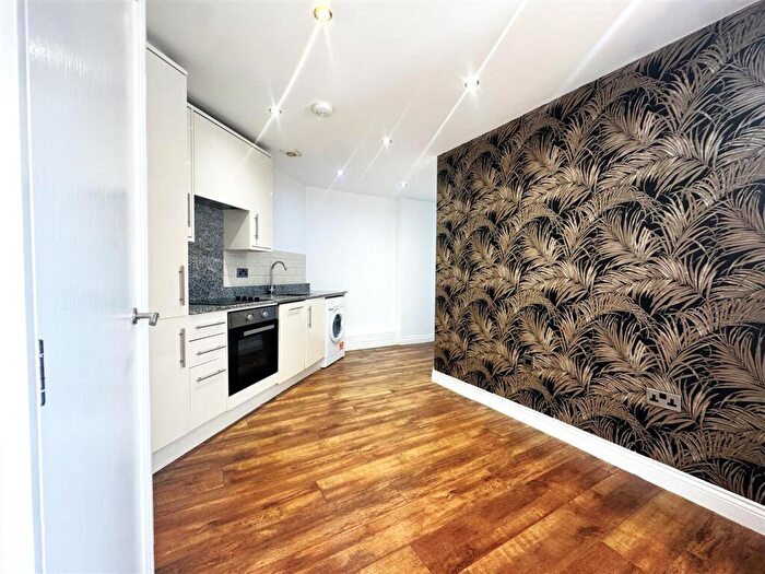 2 Bedroom Flat To Rent In Brunswick Court, Leeds, LS2