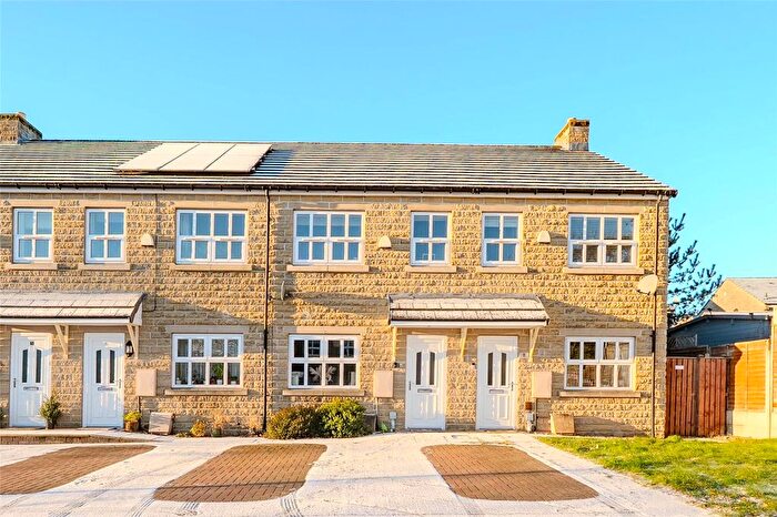 3 Bedroom Town House For Sale In Palmerston Close, Stanningley, Pudsey, West Yorkshire, LS28
