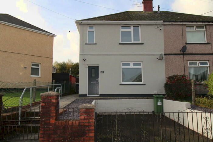 3 Bedroom Semi-Detached House To Rent In Prince Street, Pontypool, NP4