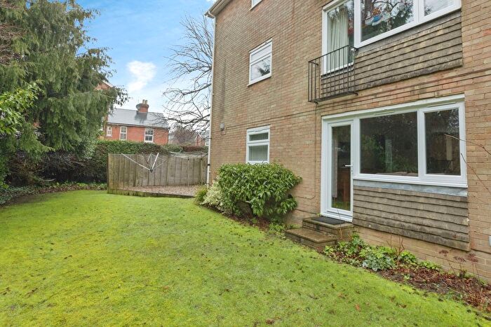 2 Bedroom Flat For Sale In Park Road, Southborough, Tunbridge Wells, Kent, TN4