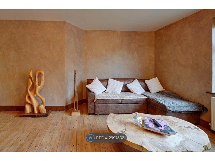 1 Bedroom Flat To Rent In Columbia Avenue, Edgware, London, HA8