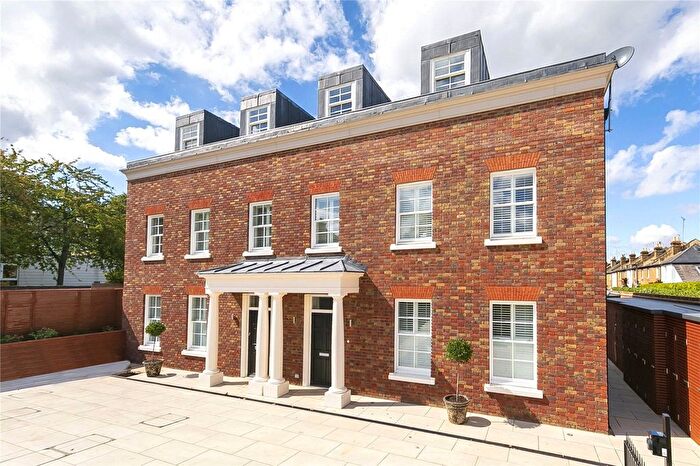 5 Bedroom Semi-Detached House To Rent In Kings Road, Richmond, TW10