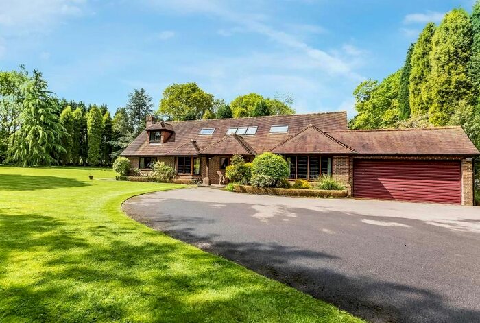 5 Bedroom Property For Sale In Newdigate Rd, Beare Green, RH5