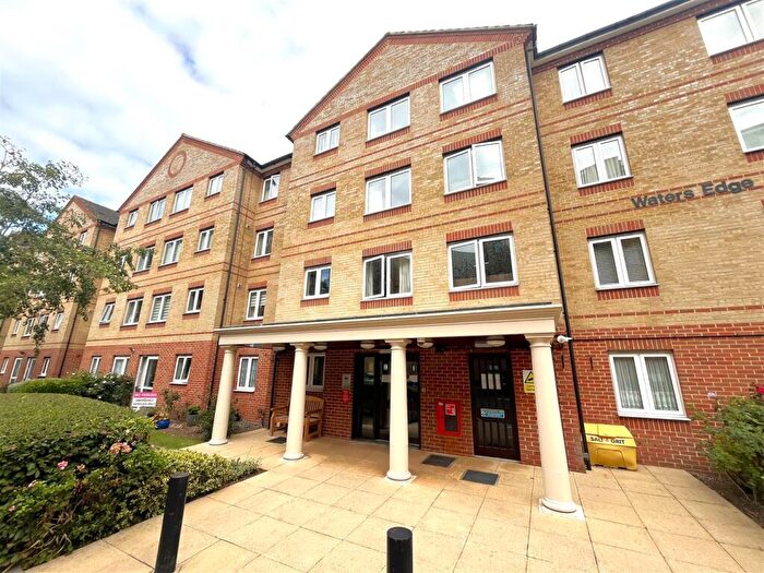 1 Bedroom Flat For Sale In Waters Edge Court, Wharfside Close, Erith, DA8
