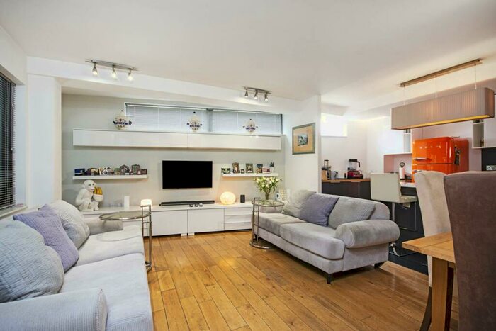 2 Bedroom Mews To Rent In Rufford Street, King's Cross, London, N1