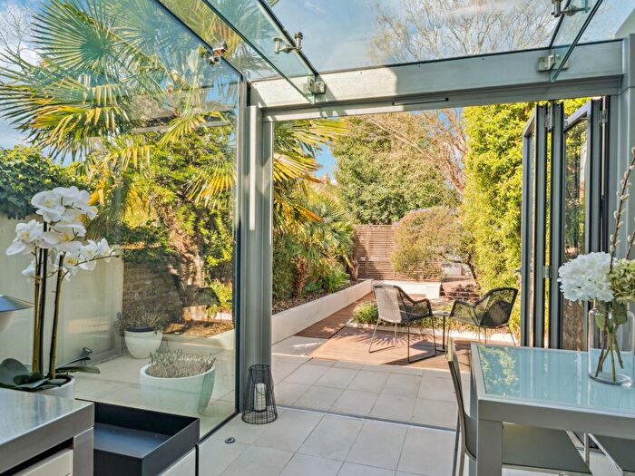 2 Bedroom End Terrace House To Rent In St. Marks Place, Windsor, SL4