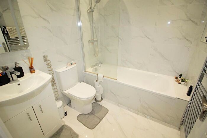 1 Bedroom Property To Rent In Regents Park Road, London, N3