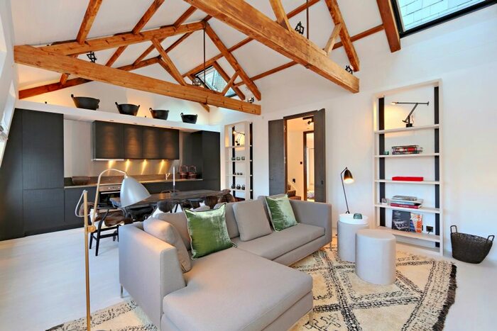 3 Bedroom Flat To Rent In Cadogan Square, London, SW1X