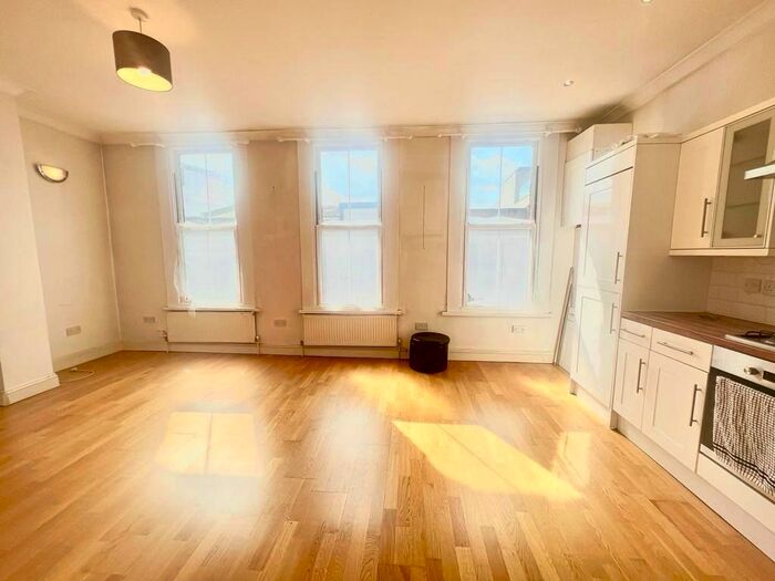 1 Bedroom Flat To Rent In Ebury Mews, London, SE27