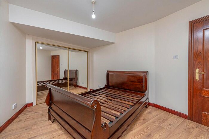 2 Bedroom Flat For Sale In / Johns Place, Edinburgh, EH6