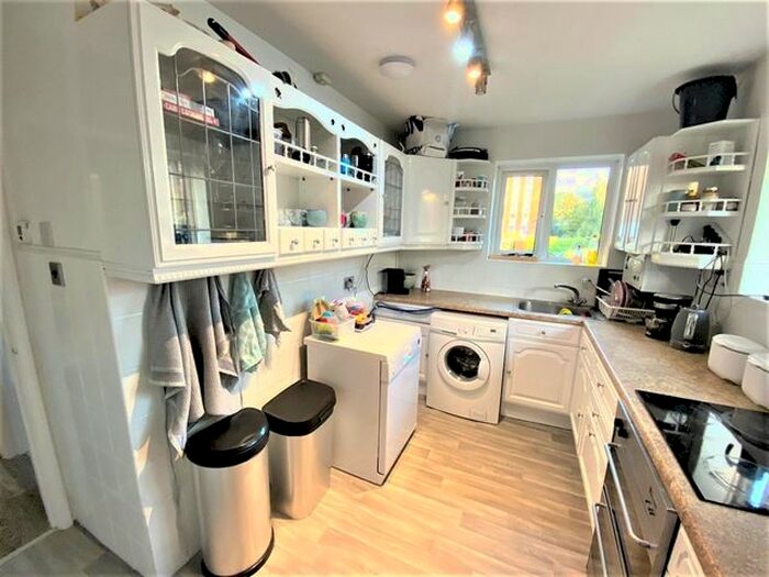 2 Bedroom Flat To Rent In Oakwood House, South Bank, Surbiton, London, KT6