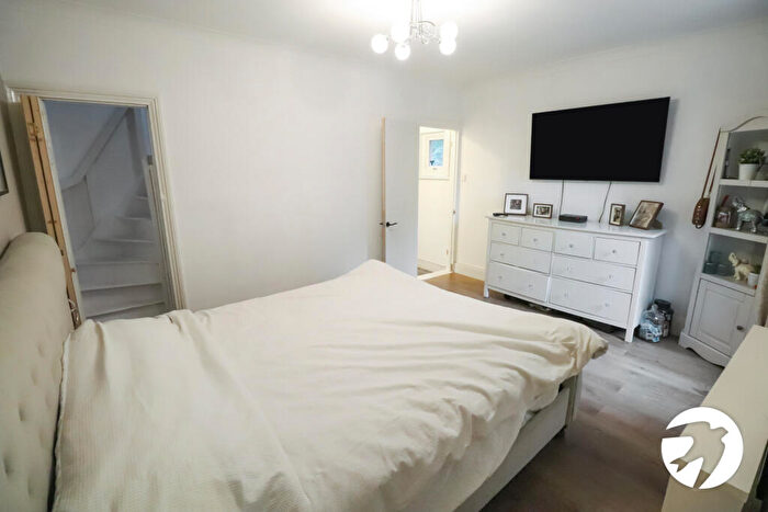 3 Bedroom Terraced House For Sale In Friday Road, Erith, DA8