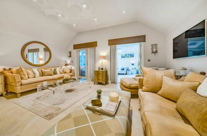 2 Bedroom Detached House For Sale In Colebrook Field, Ropley, Alresford, Hampshire, SO24