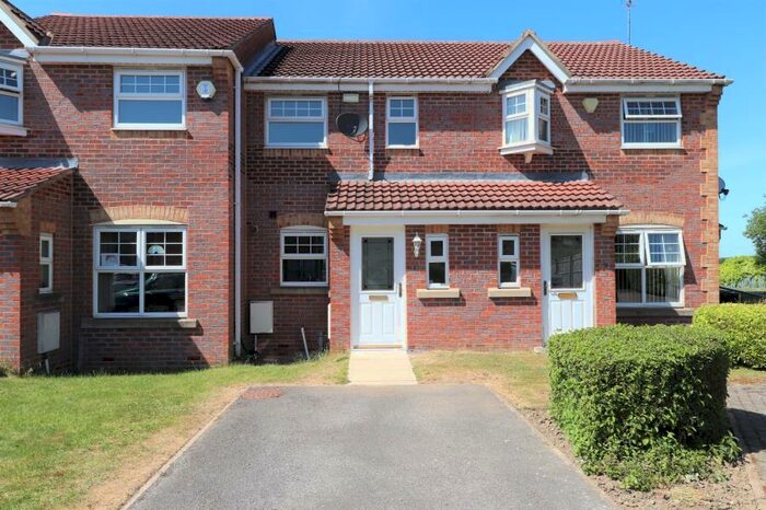 2 Bedroom Town House To Rent In Windmill Rise, Leeds, LS12