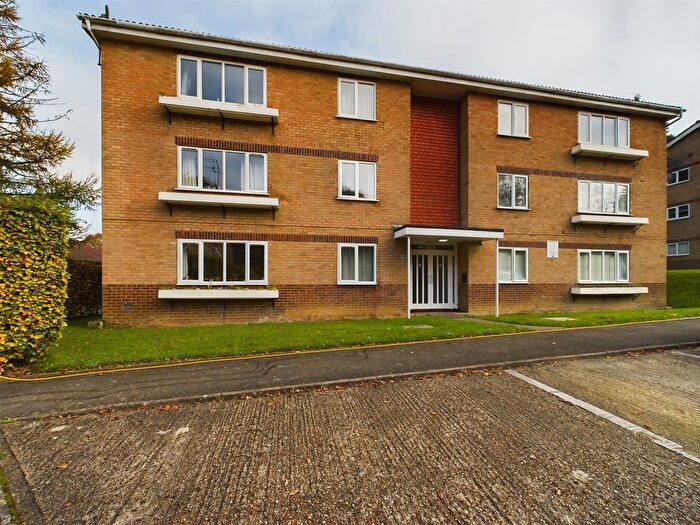 1 Bedroom Flat To Rent In Balcombe Road, Pound Hill, RH10