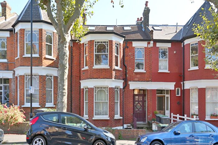 2 Bedroom Flat To Rent In Stapleton Hall Road, Stroud Green, London, United Kingdom, N4