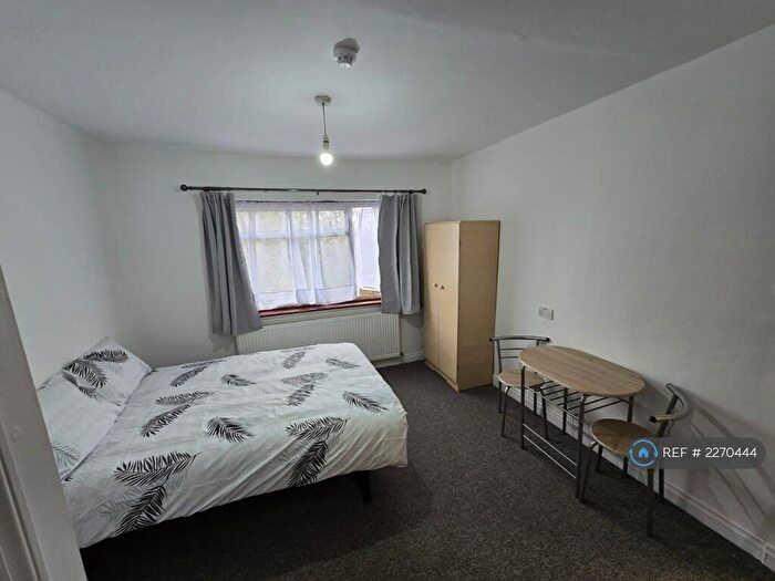 Studio To Rent In Belmont Road, London, N15