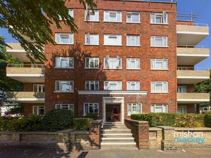 3 Bedroom Flat To Rent In Eaton Gardens, Hove, BN3