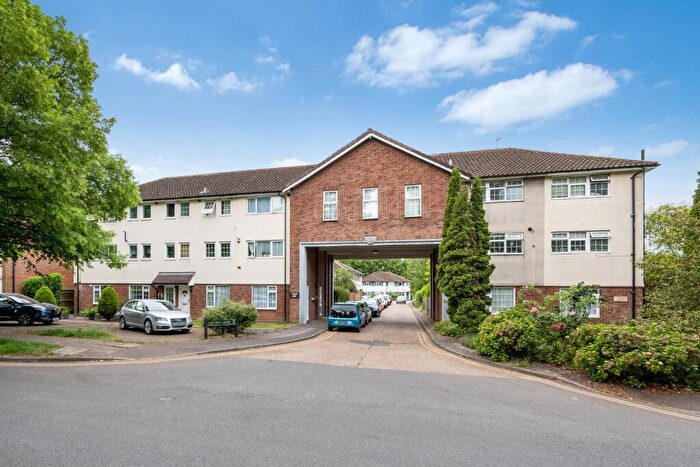 2 Bedroom Flat For Sale In Avenue Road, Banstead, SM7