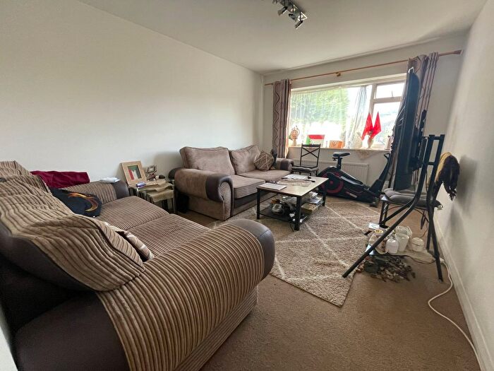 2 Bedroom Flat To Rent In Thornton Road, Potters Bar, EN6