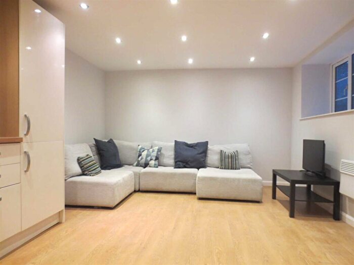 1 Bedroom Apartment To Rent In Stumperlowe Mansions, Stumperlowe Lane Fulwood, Sheffield, S10