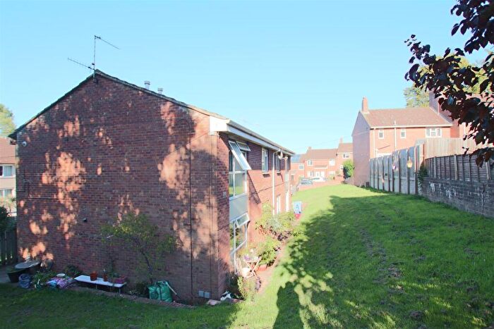 1 Bedroom Flat For Sale In Lloyds Court, Exeter, EX1