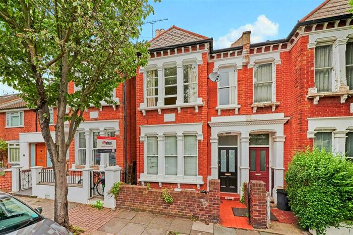 3 Bedroom Flat To Rent In Fontarabia Road, SW11