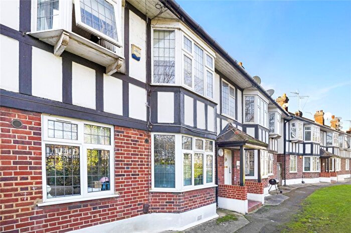 2 Bedroom Flat For Sale In Tudor Court, Walthamstow, London, E17