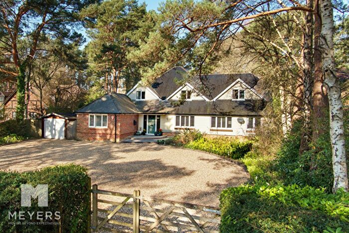5 Bedroom Chalet For Sale In Lions Lane, Ashley Heath, Ringwood, BH24