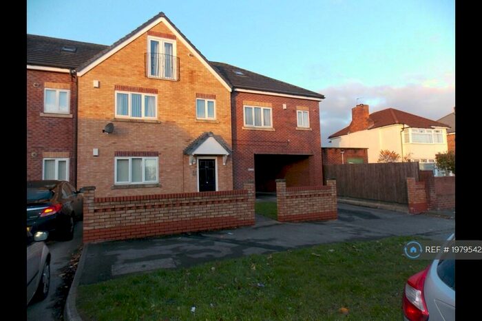 2 Bedroom Flat To Rent In Hunts Cross Avenue, Liverpool, L25