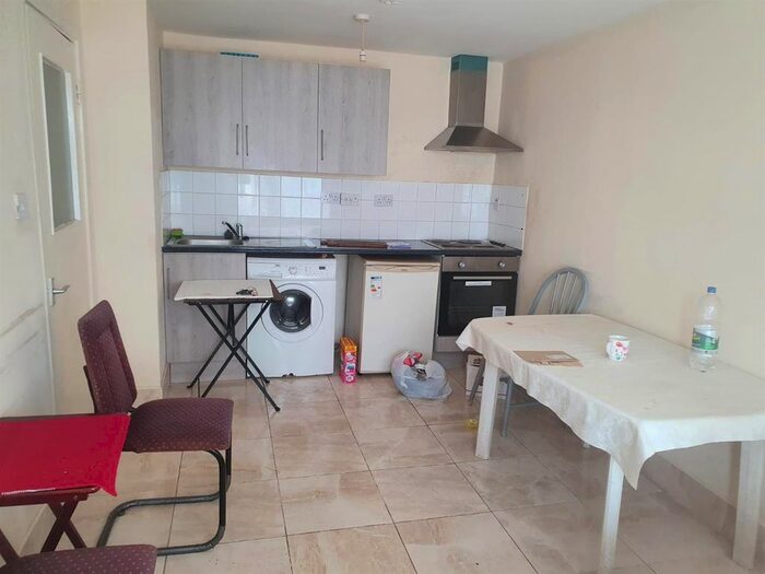 1 Bedroom Flat To Rent In Comet Close, Leicester, LE3