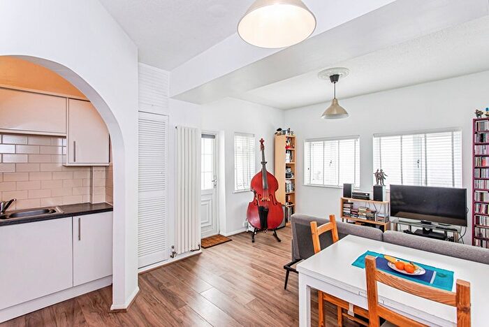 1 Bedroom Flat For Sale In Queens Road, Southend-On-Sea, Essex, SS1