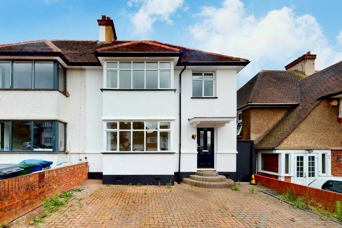 3 Bedroom Semi-Detached House To Rent In Wessex Gardens, London, NW11