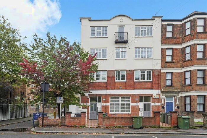 2 Bedroom Flat To Rent In Brighton Terrace, London, SW9