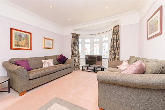 5 Bedroom Detached House For Sale In Bredhurst Road, Wigmore, Gillingham, Kent, ME8