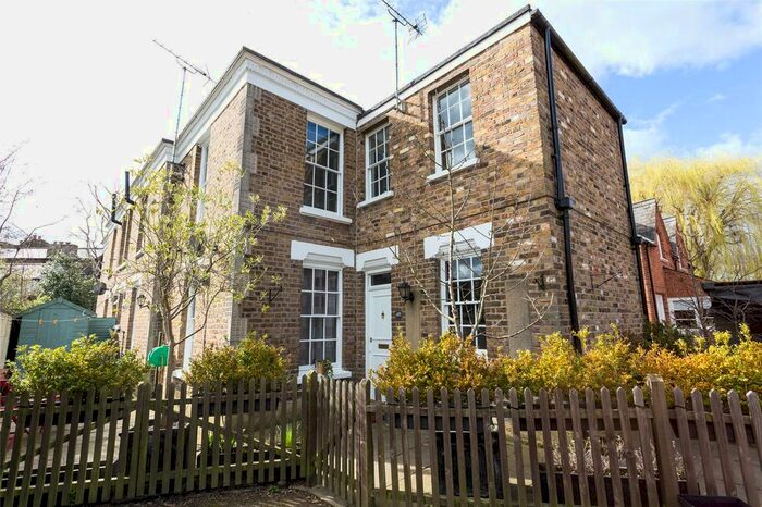 1 Bedroom Flat To Rent In Prince Consort Cottages, Windsor, Berkshire, SL4