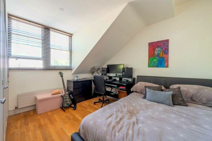 1 Bedroom Flat To Rent In Brondesbury Road, Queen's Park, London, NW6