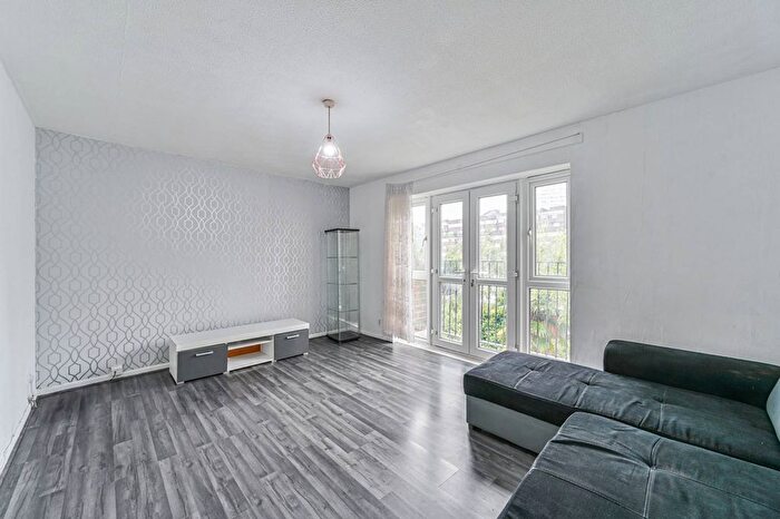 1 Bedroom Flat To Rent In Linberry Walk, Deptford, London, SE8