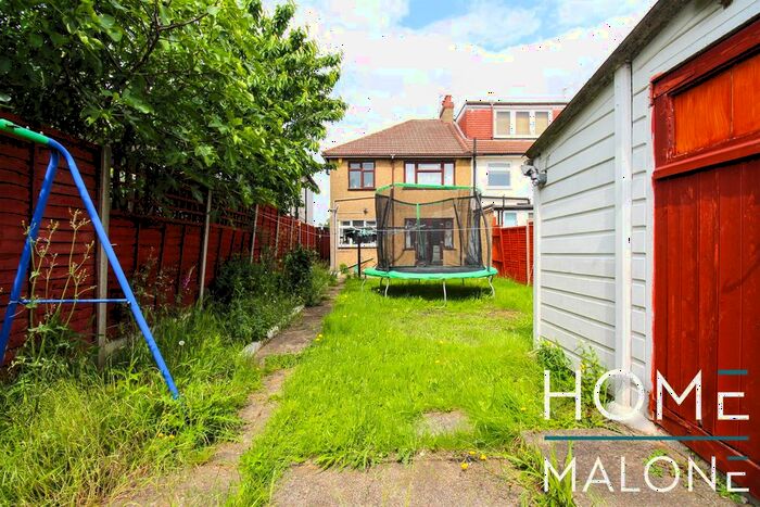 3 Bedroom End Of Terrace House To Rent In Hedge Lane, London, N13