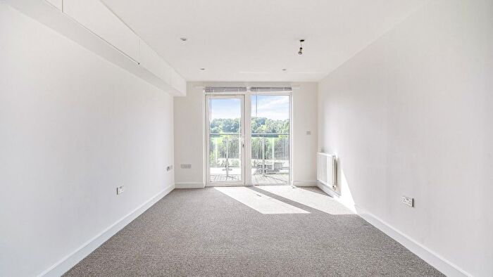 2 Bedroom Flat To Rent In Warlingham, Whyteleafe, CR3