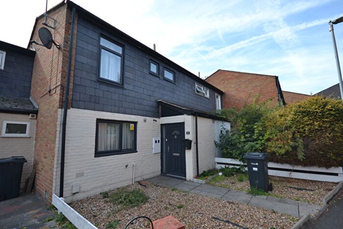 3 Bedroom Barn Conversion To Rent In Jefferson Close, Ilford, IG2