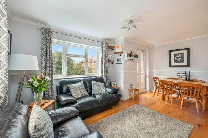 2 Bedroom Flat To Rent In The Willoughbys, Mortlake, London, SW14